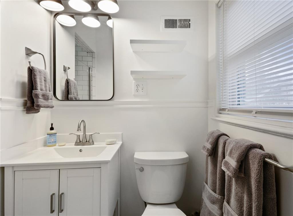 961 E Rock Springs Road NE