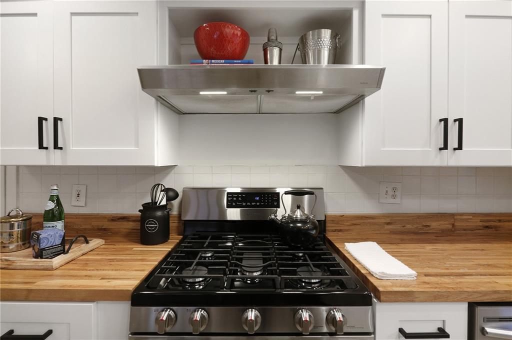 961 E Rock Springs Road NE