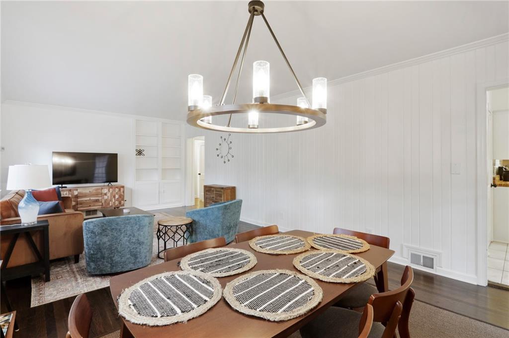 961 E Rock Springs Road NE