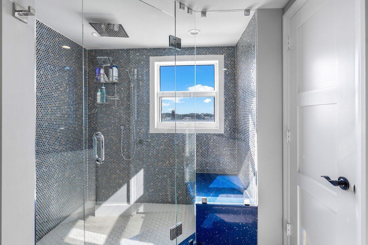 400 Seasage Drive 603