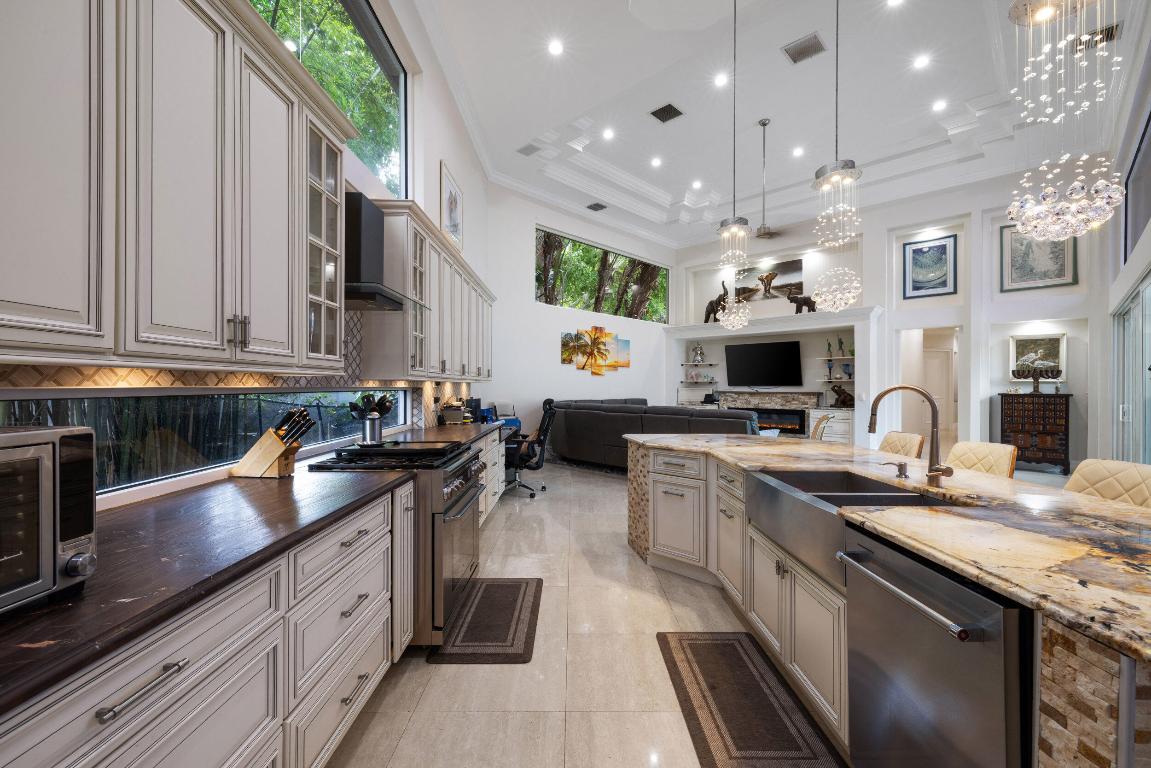 6595 NW 32nd Terrace