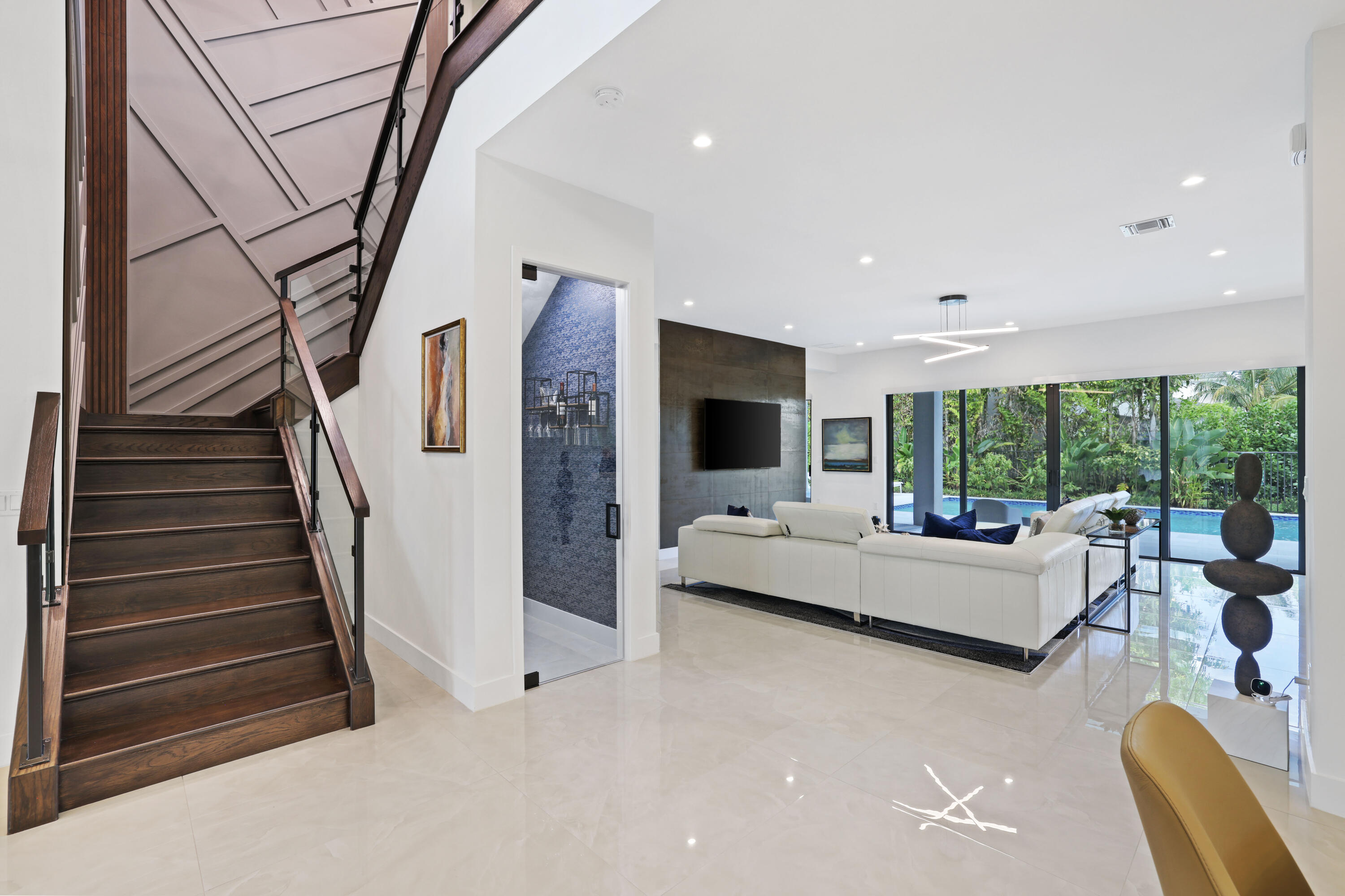 17052 Rainbow Falls Trail