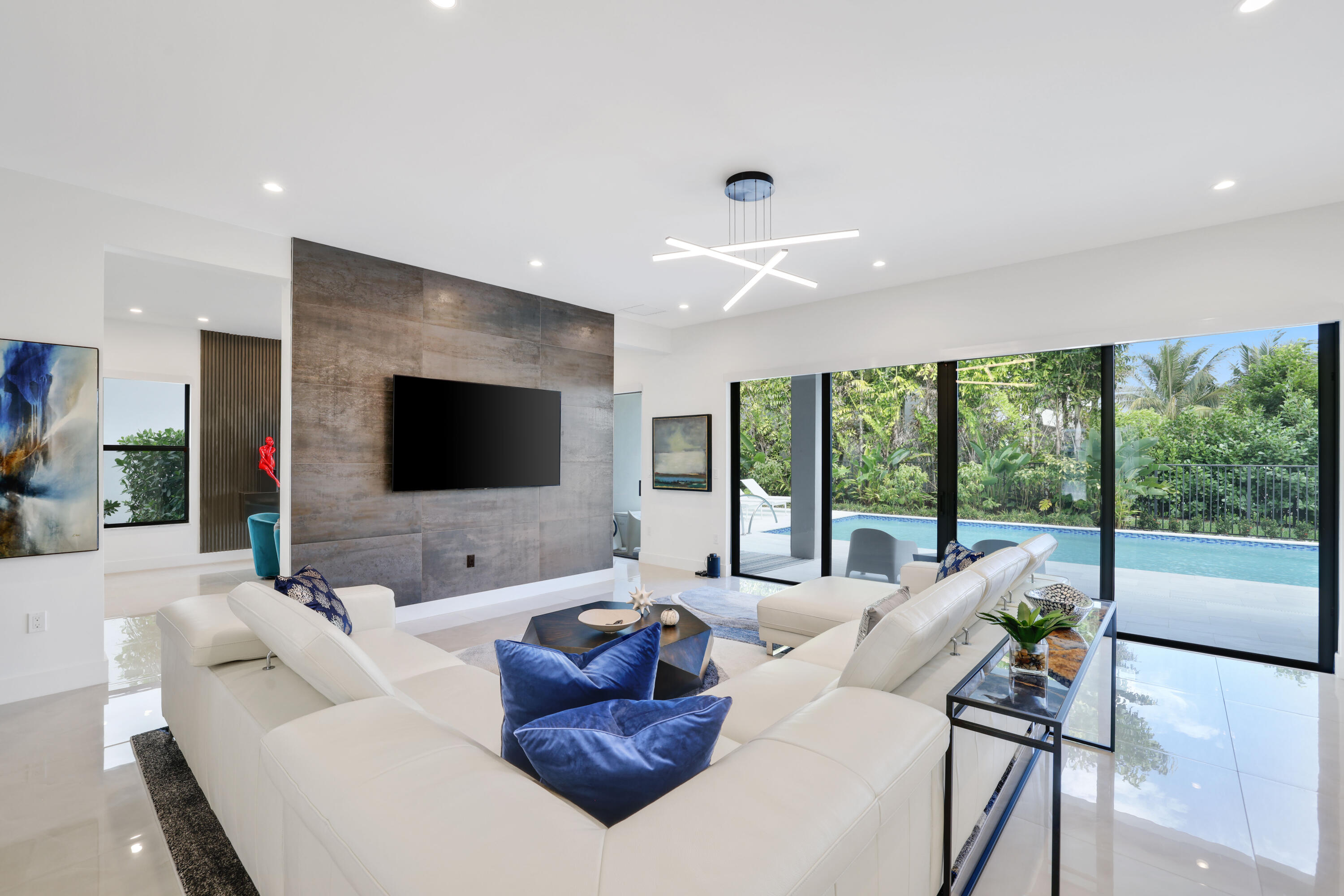 17052 Rainbow Falls Trail