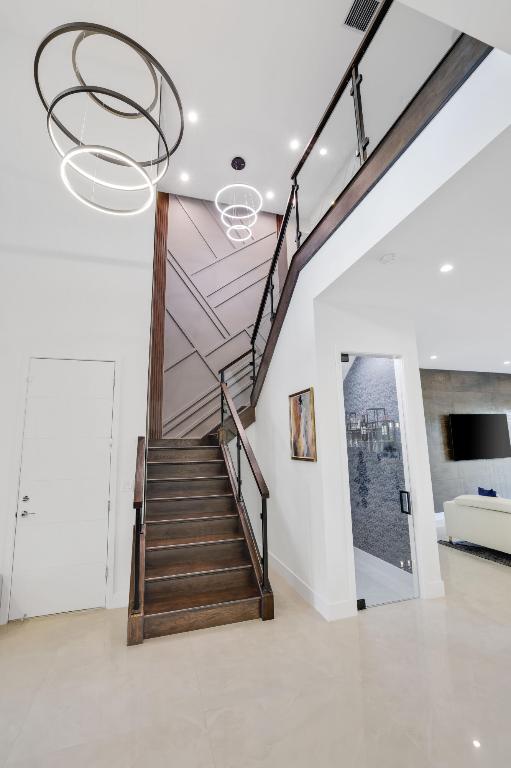 17052 Rainbow Falls Trail