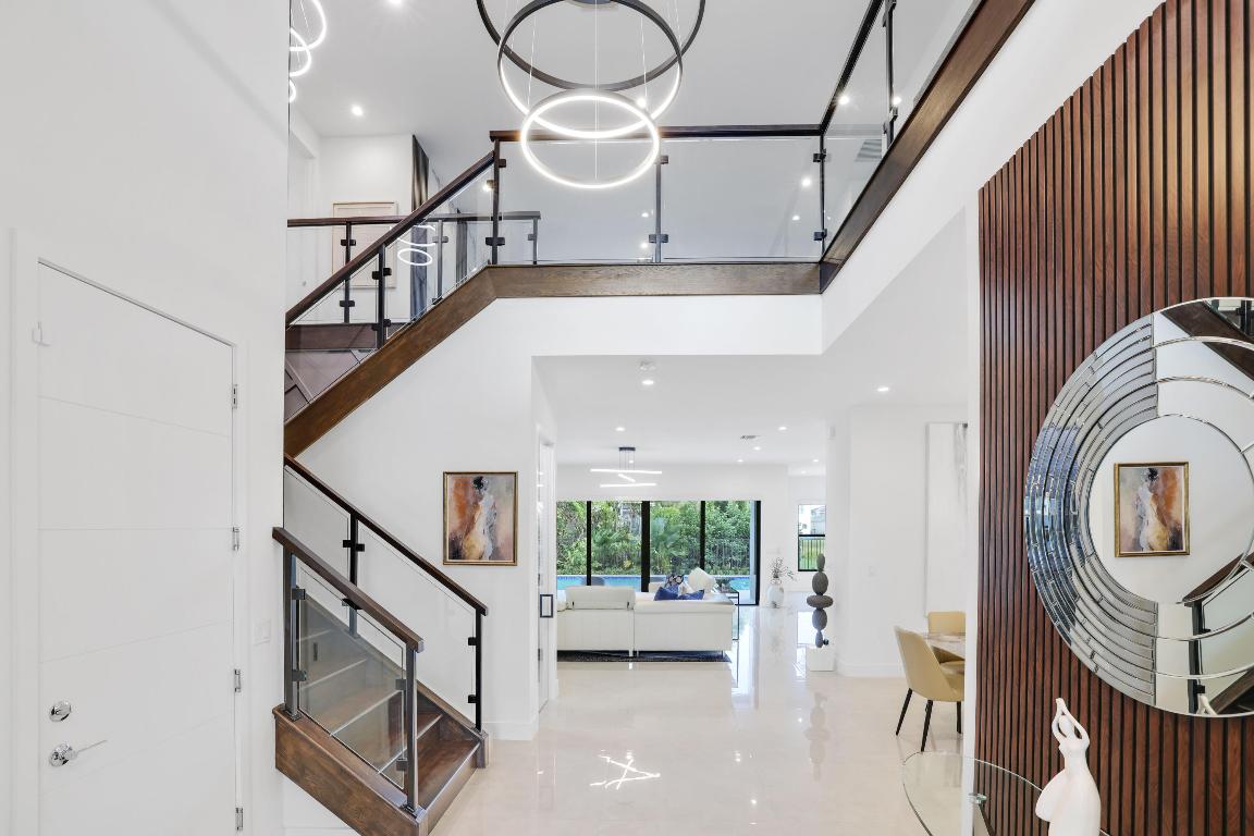 17052 Rainbow Falls Trail