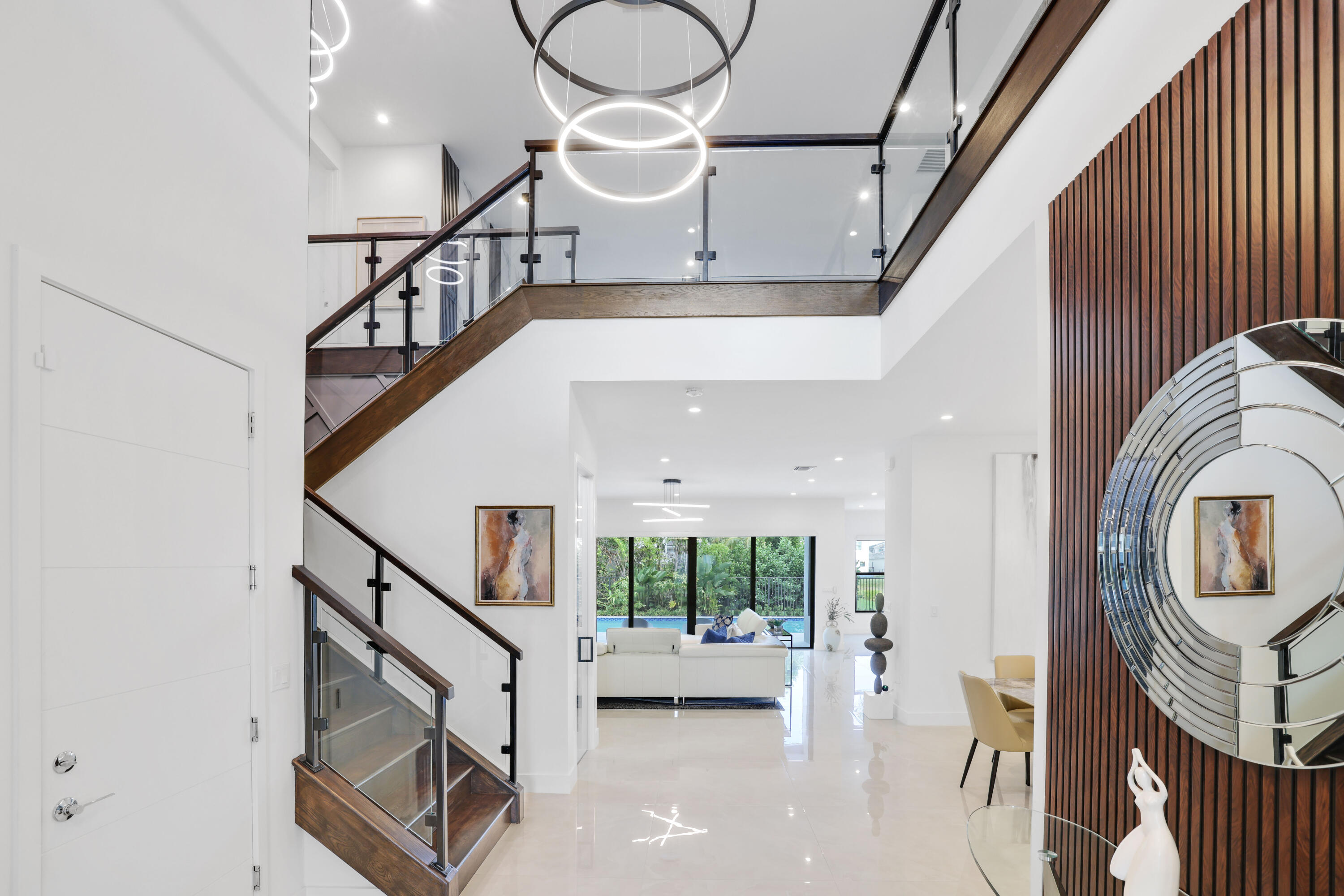 17052 Rainbow Falls Trail