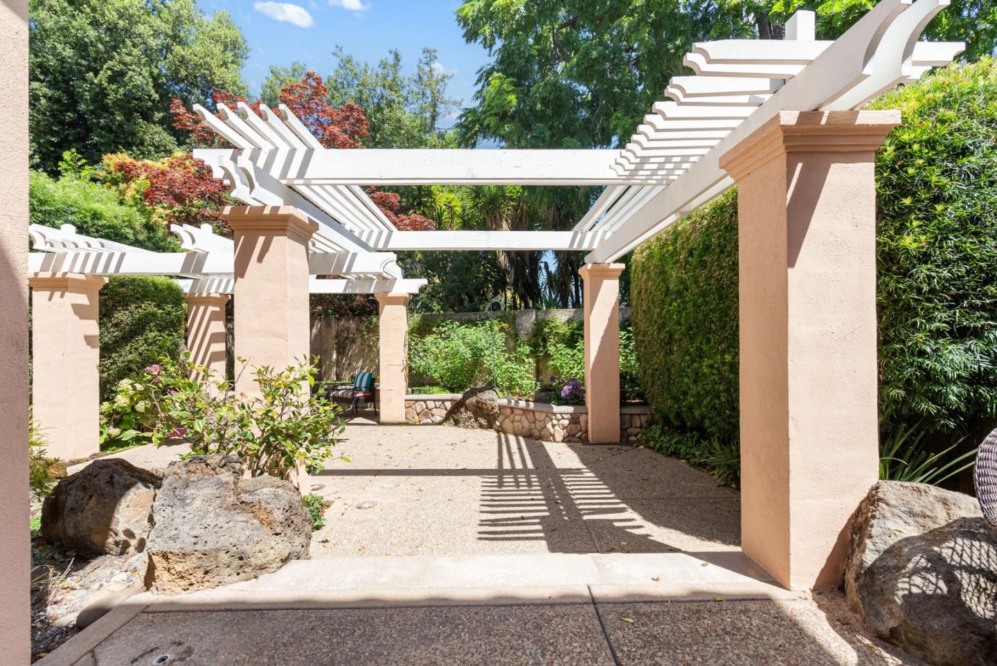 2182 Vizcaya Circle
