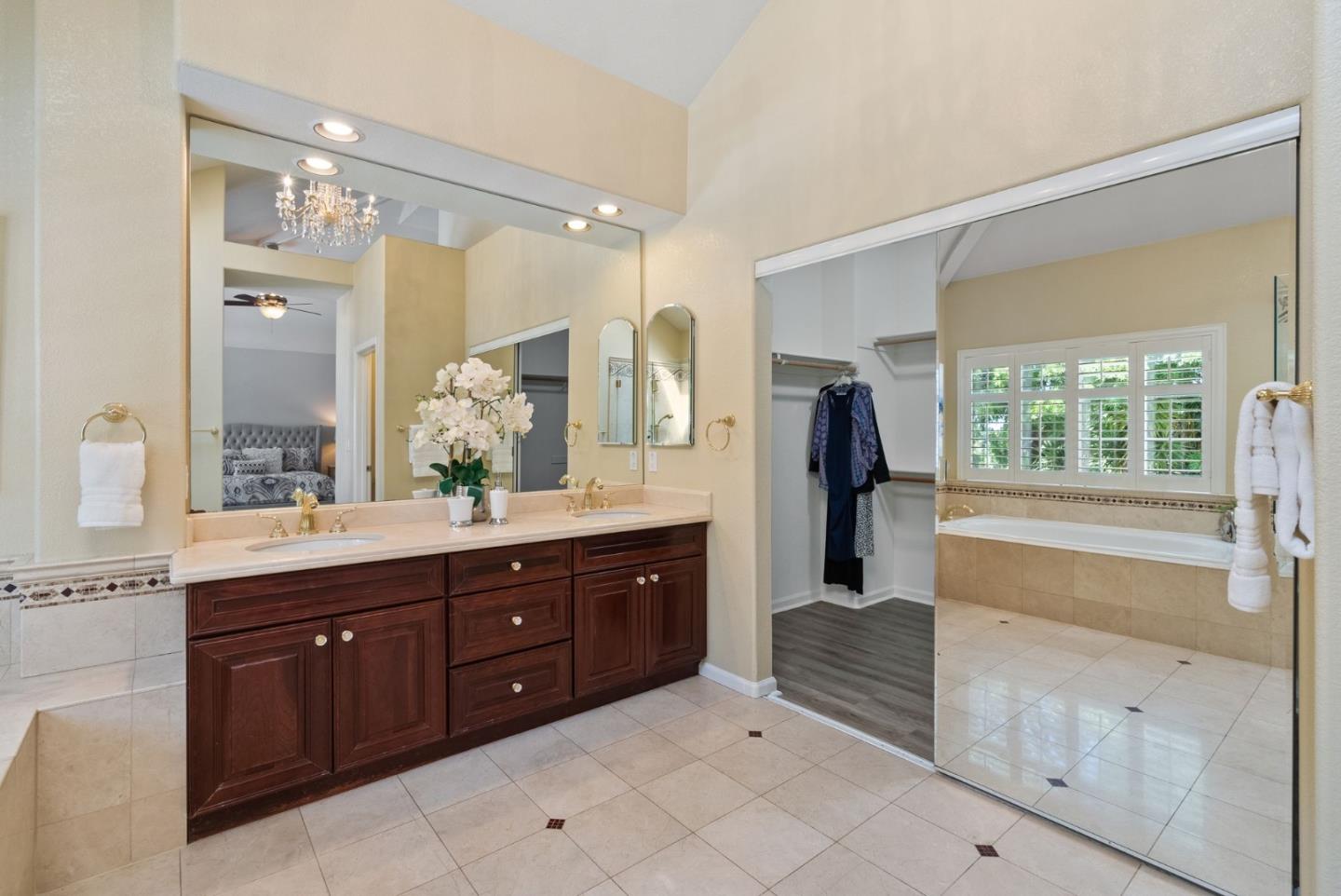 2182 Vizcaya Circle