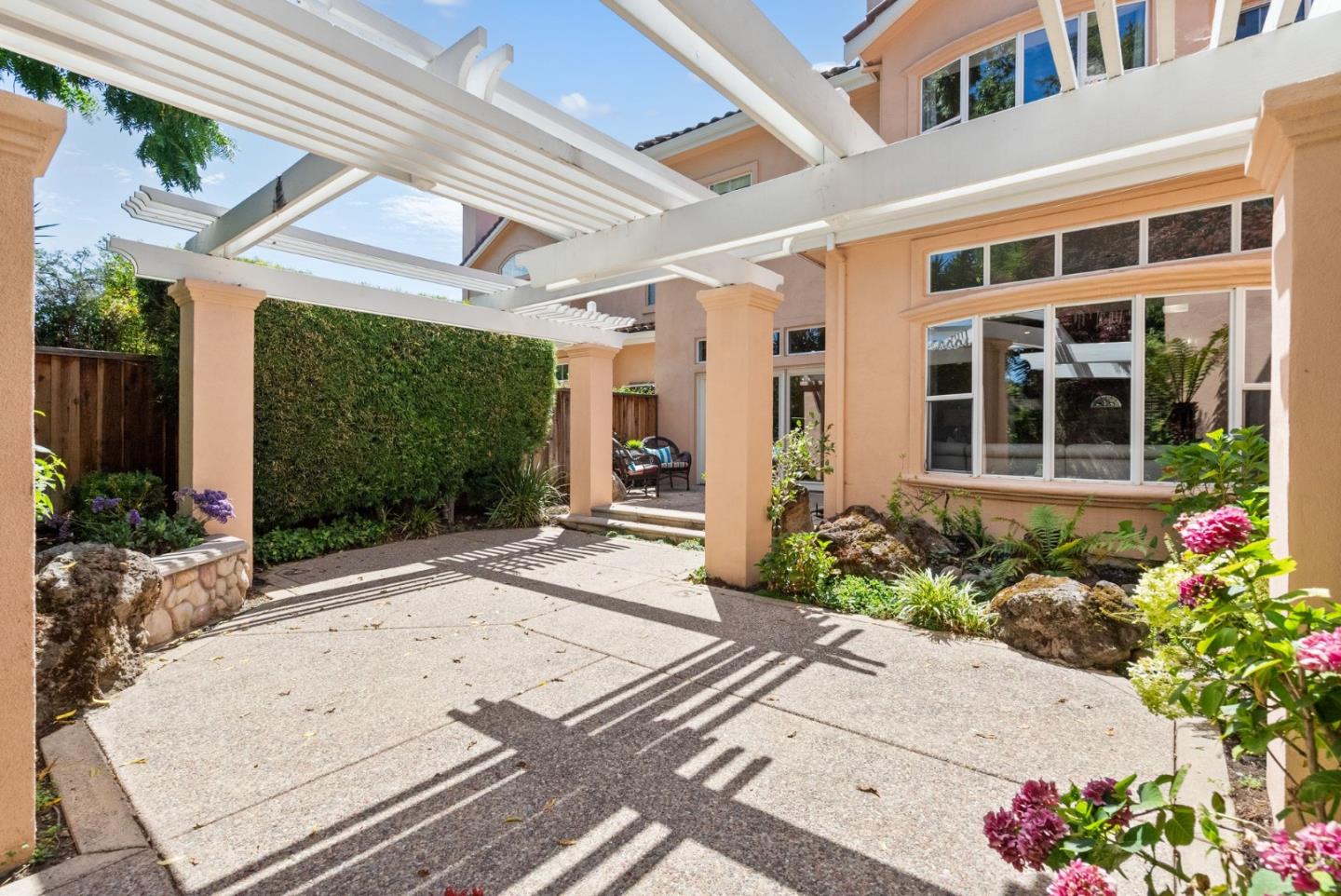 2182 Vizcaya Circle