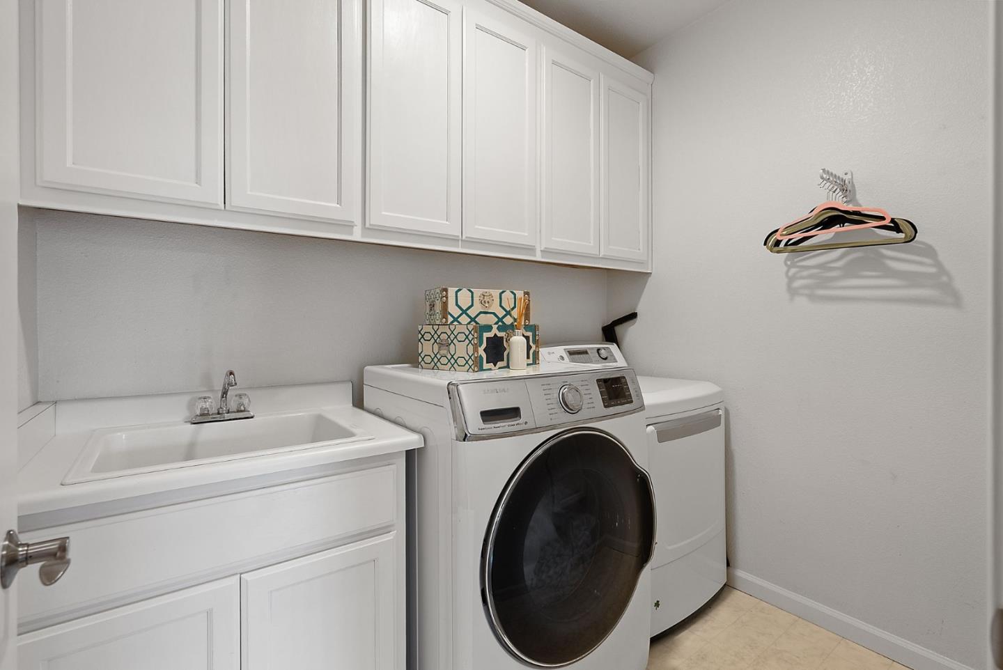 2182 Vizcaya Circle