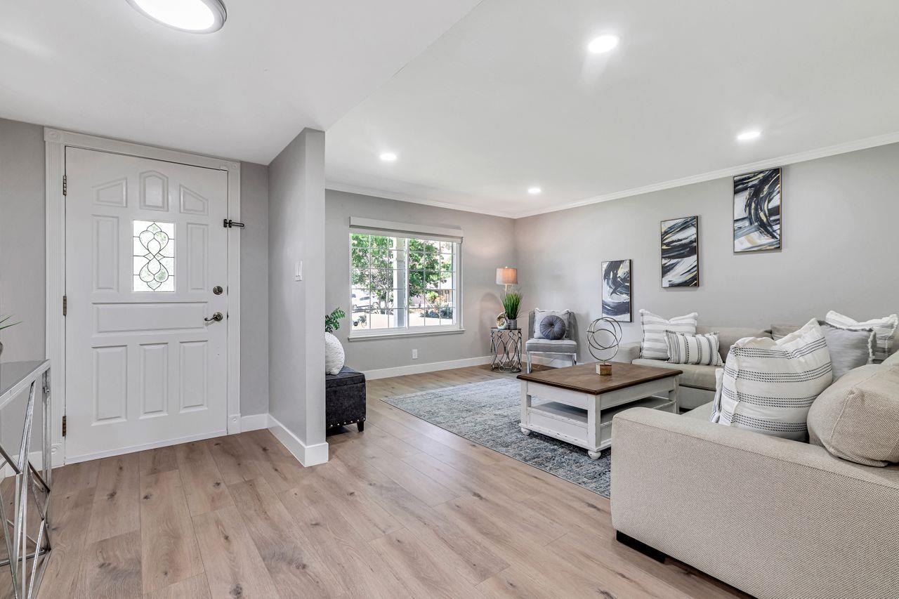919 Maclay DR