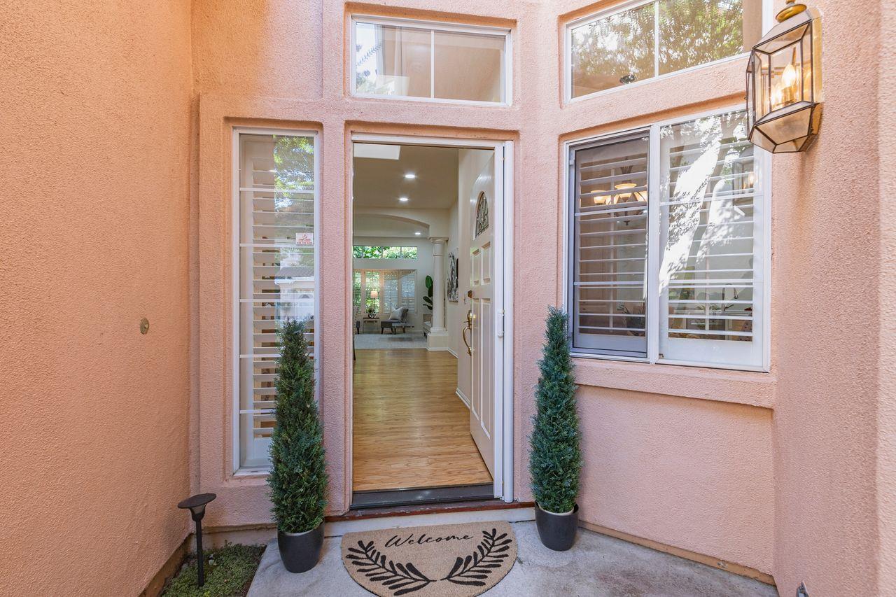 2127 Vizcaya WAY