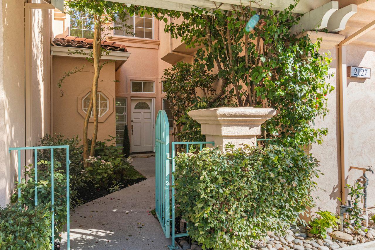 2127 Vizcaya WAY