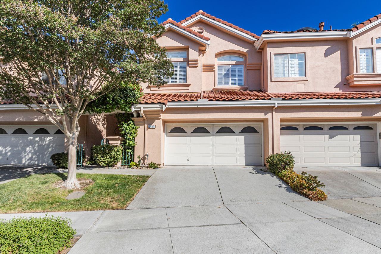 2127 Vizcaya WAY