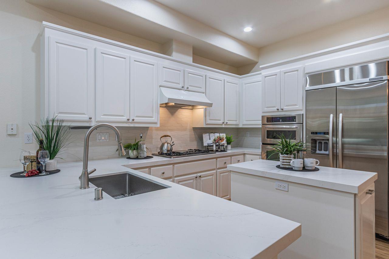 2127 Vizcaya WAY