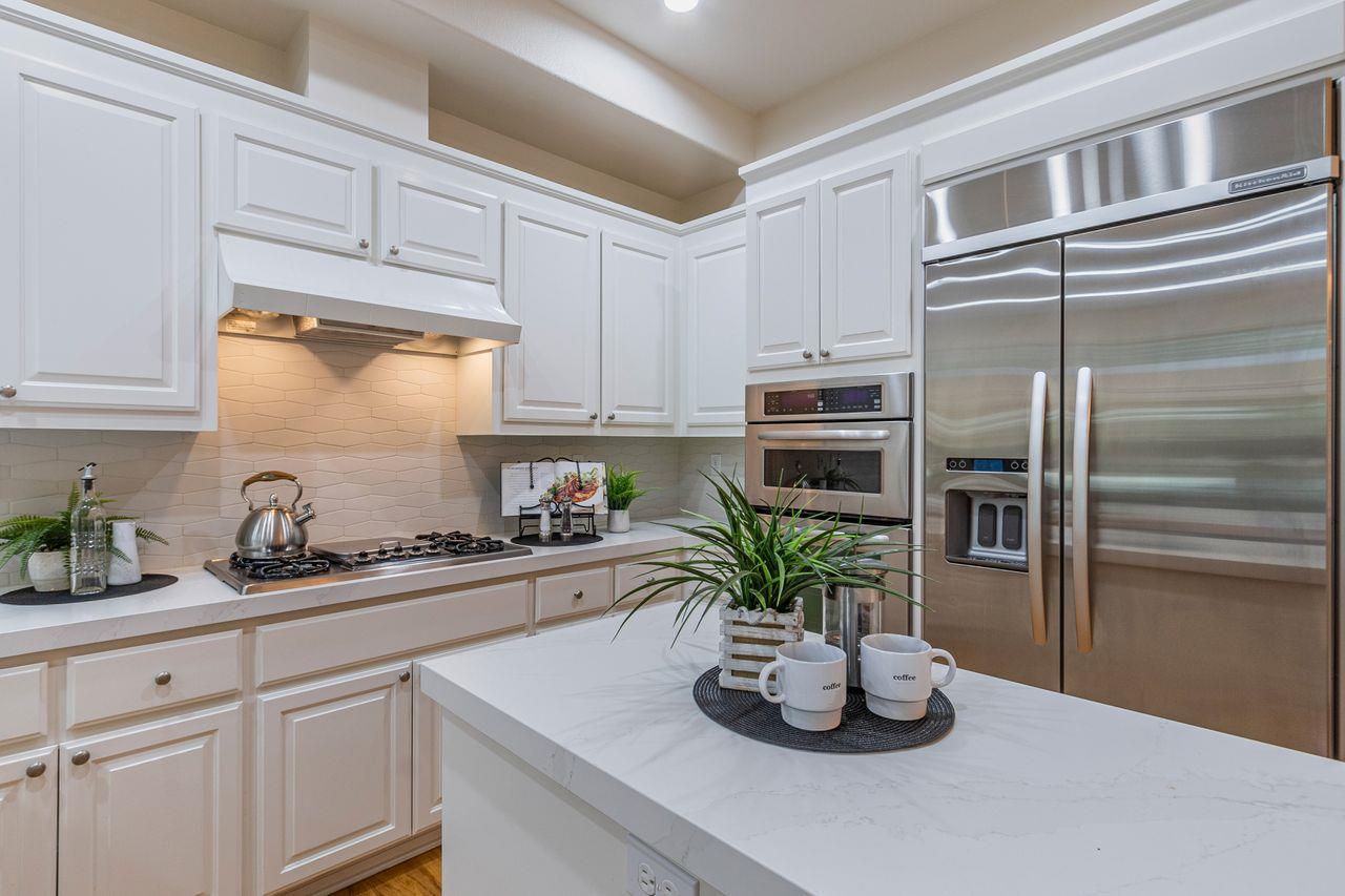 2127 Vizcaya WAY