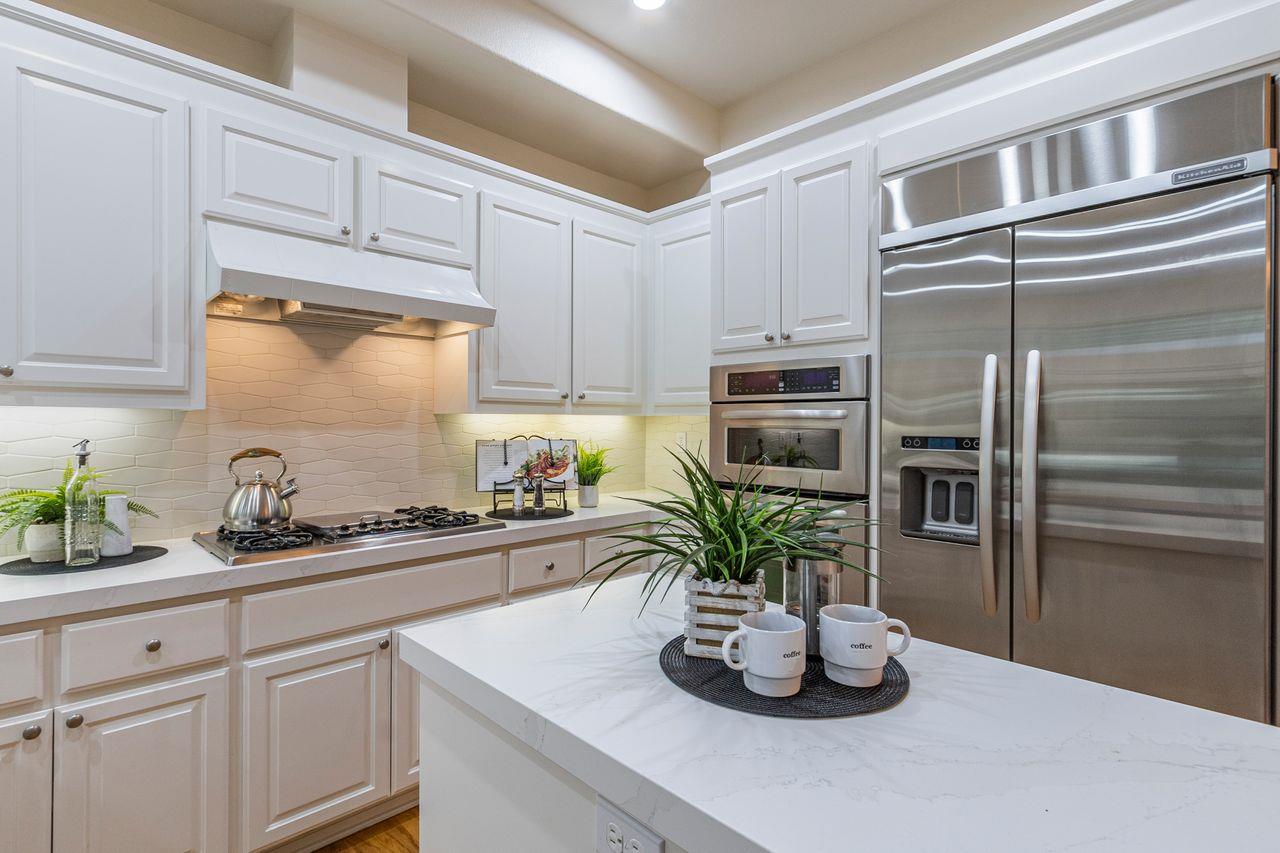 2127 Vizcaya WAY