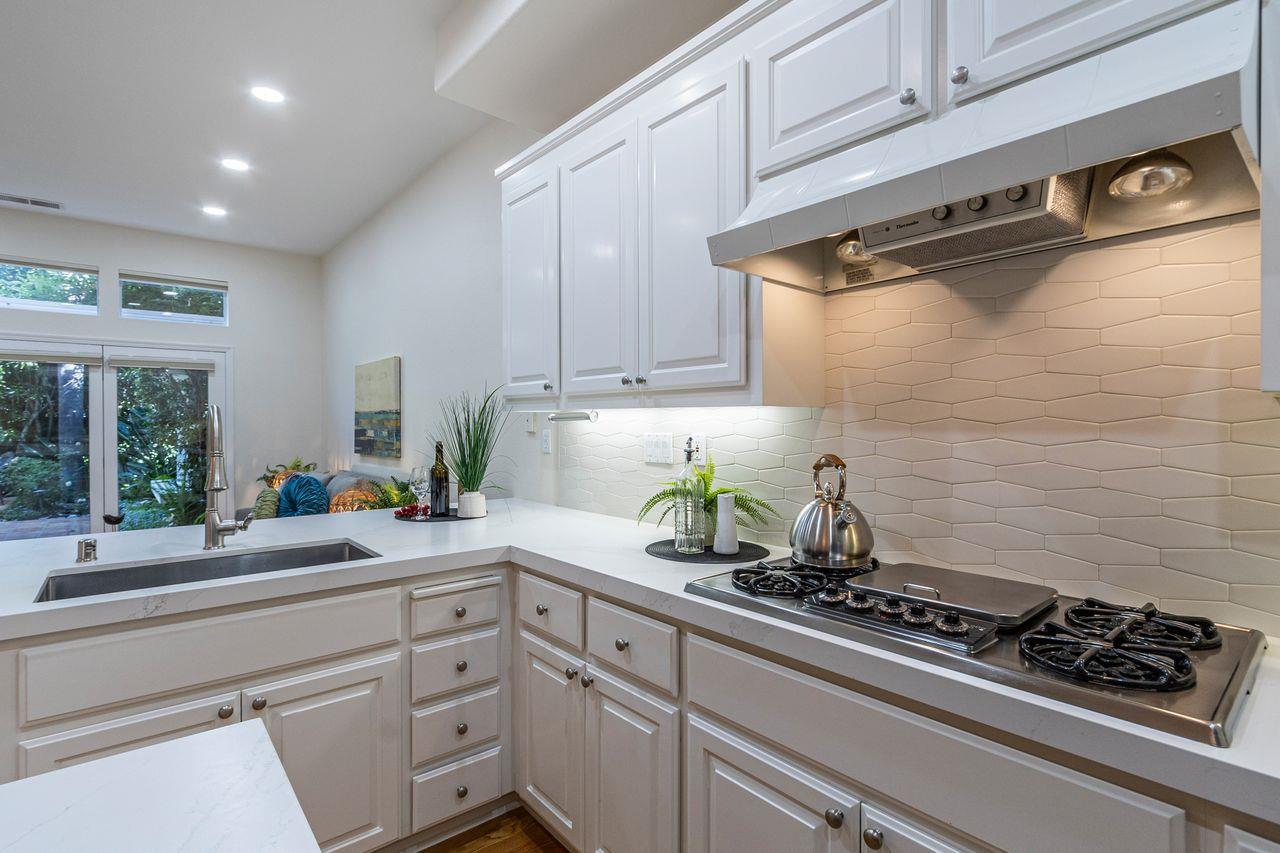 2127 Vizcaya WAY