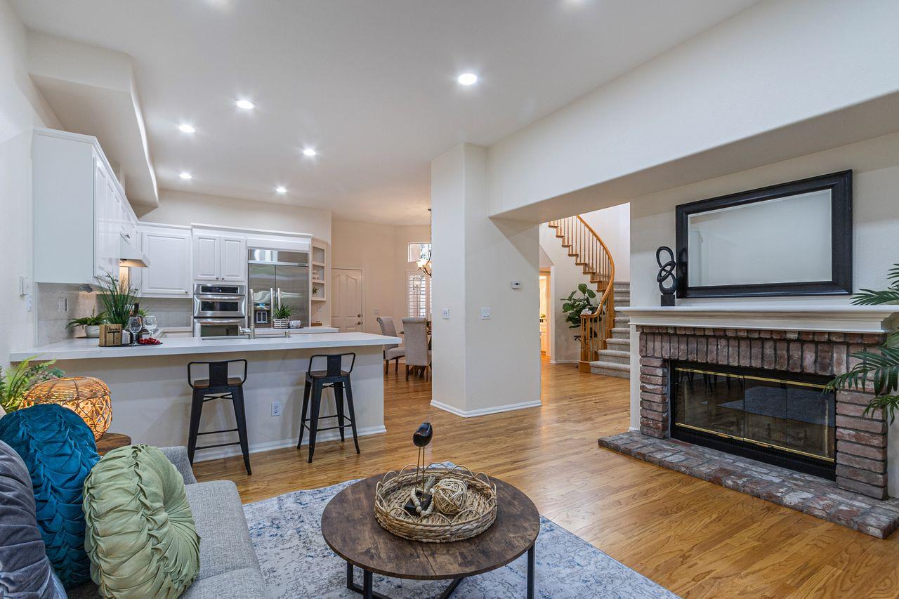 2127 Vizcaya WAY