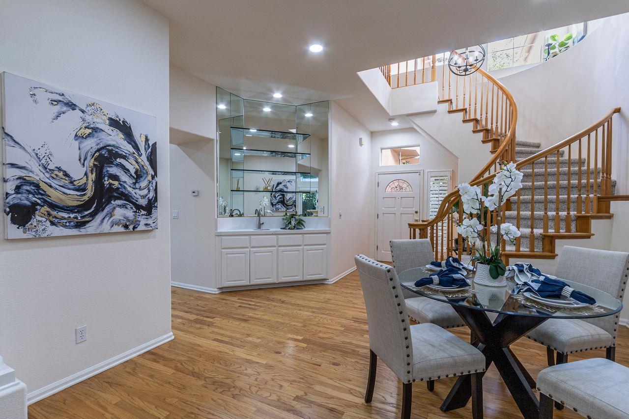 2127 Vizcaya WAY