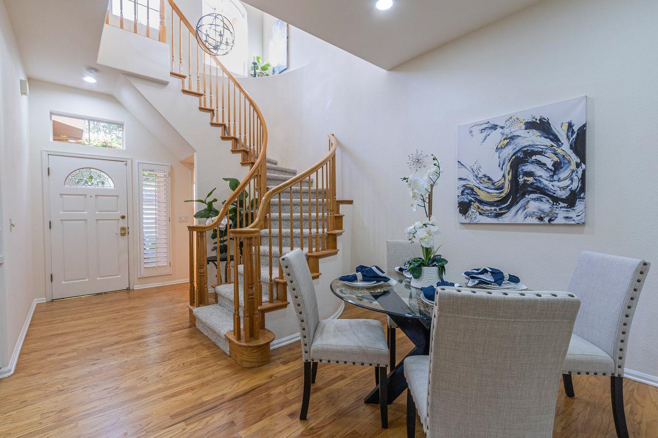 2127 Vizcaya WAY