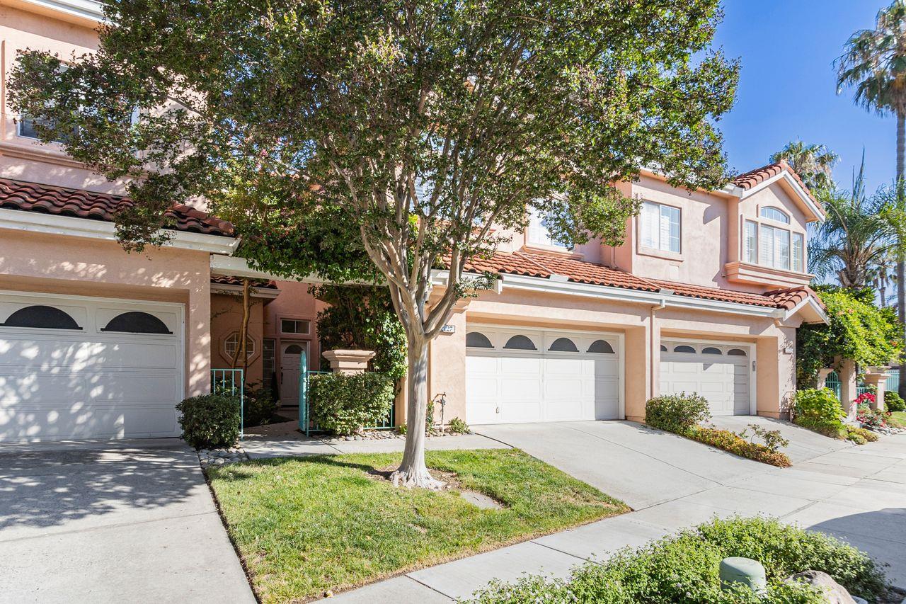 2127 Vizcaya WAY