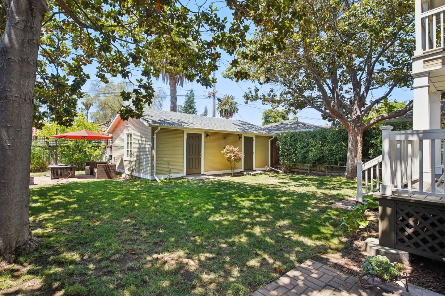 125 Hawthorne WAY
