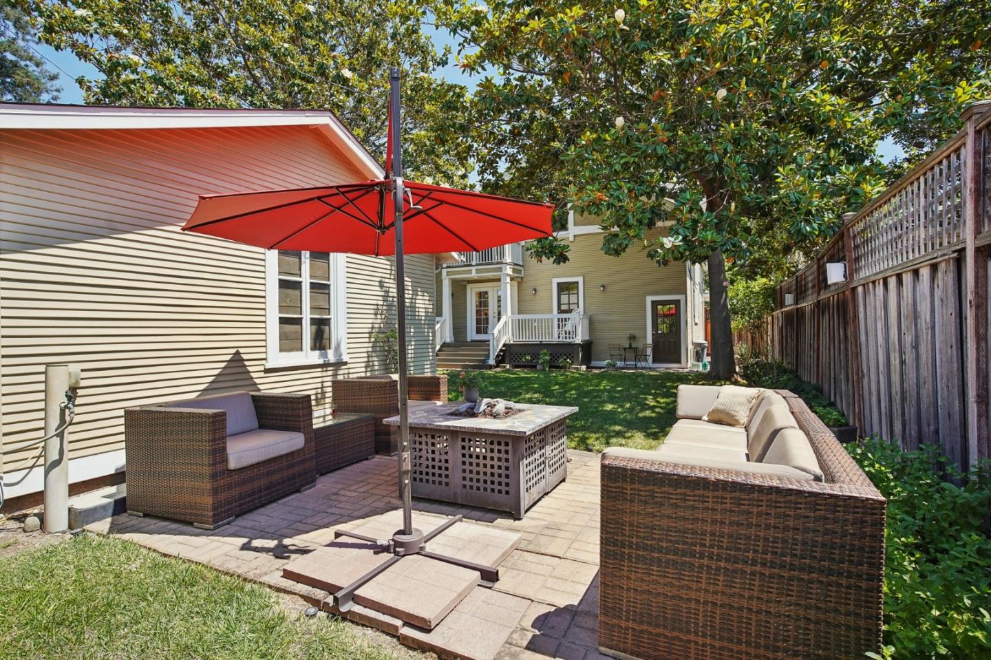125 Hawthorne WAY