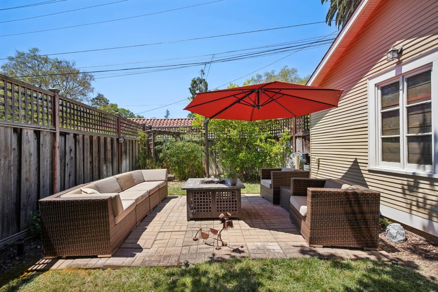 125 Hawthorne WAY