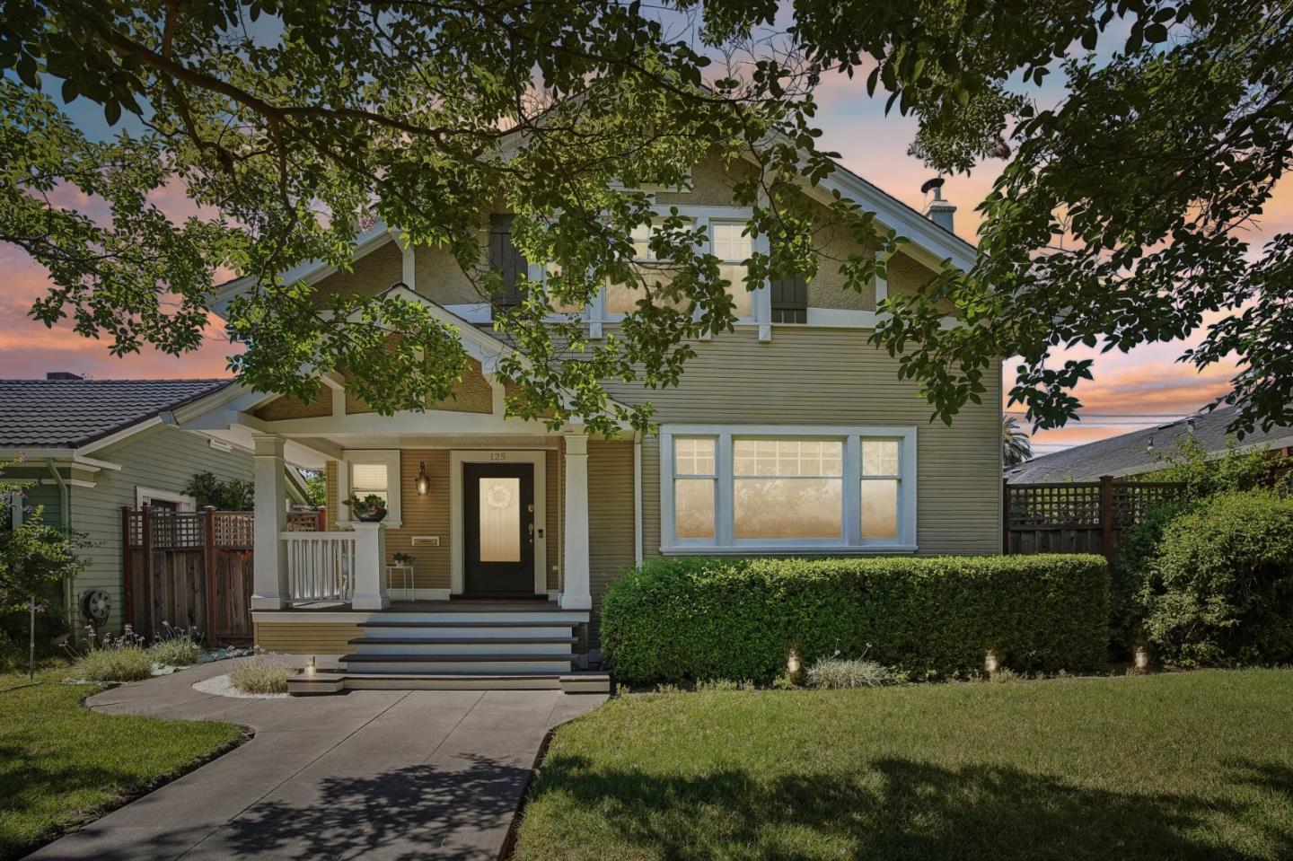 125 Hawthorne WAY