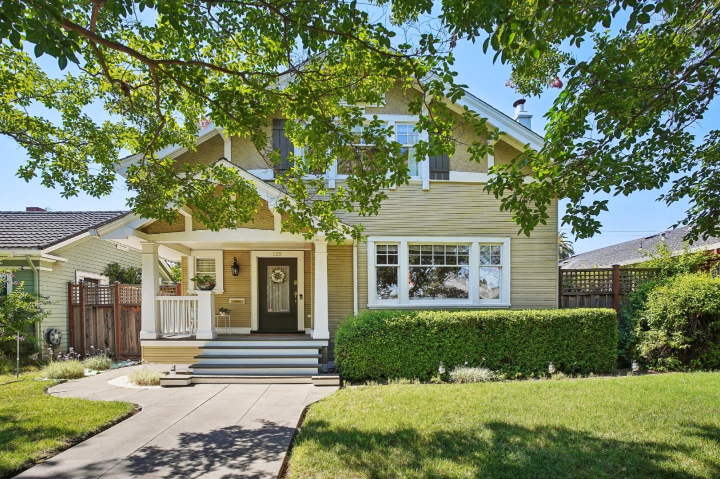 125 Hawthorne WAY