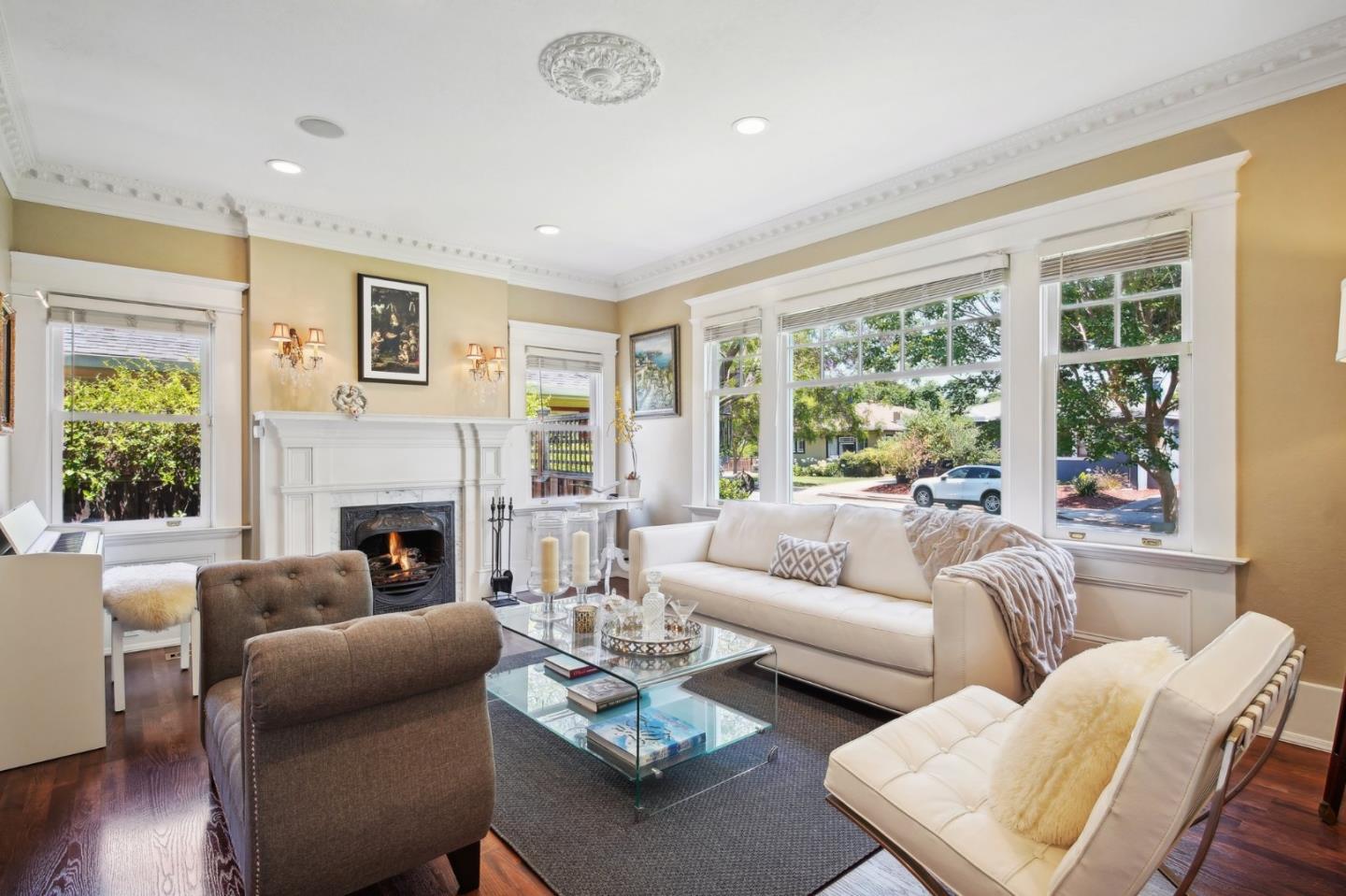 125 Hawthorne WAY