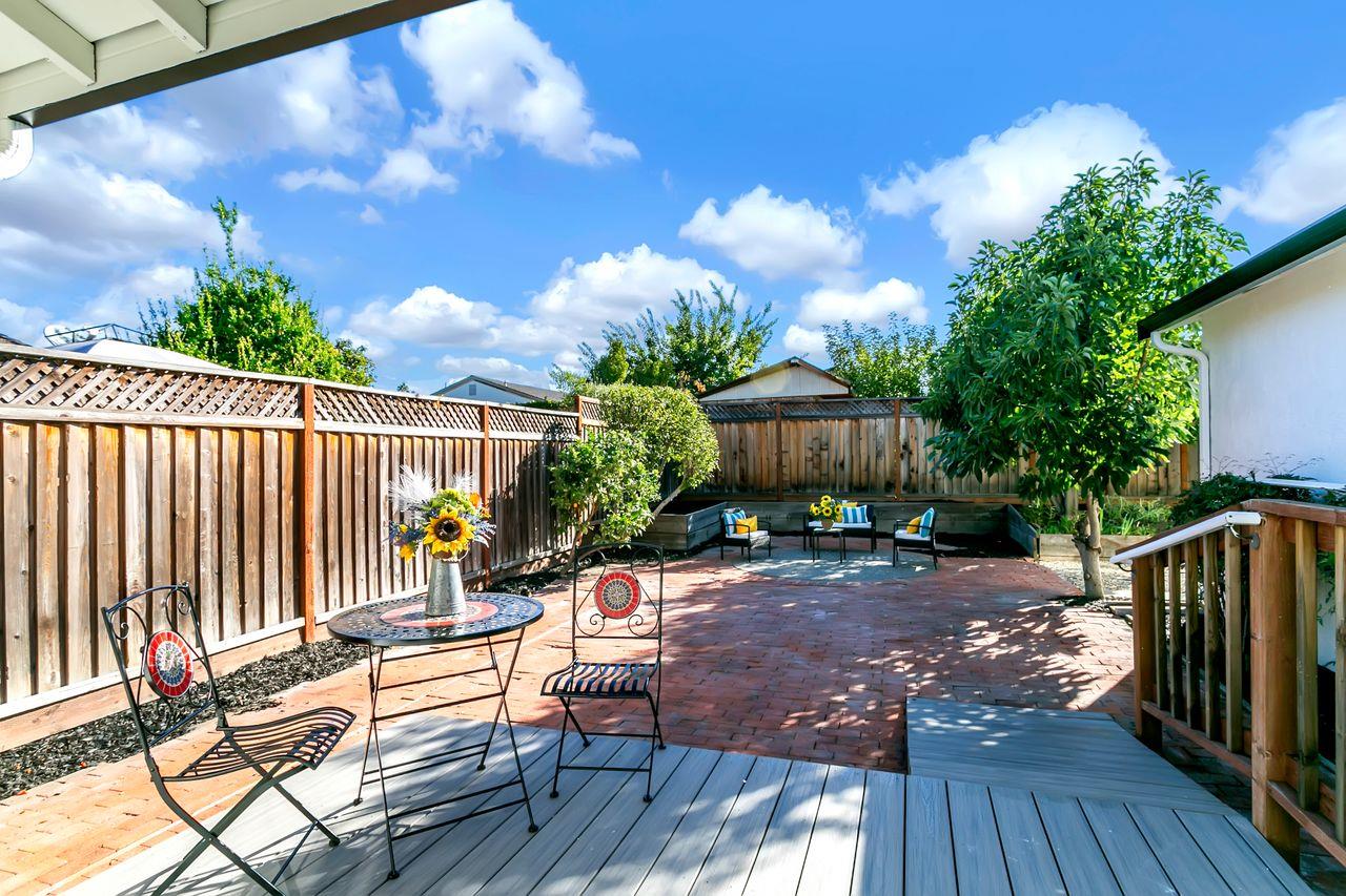 5998 Mohawk DR