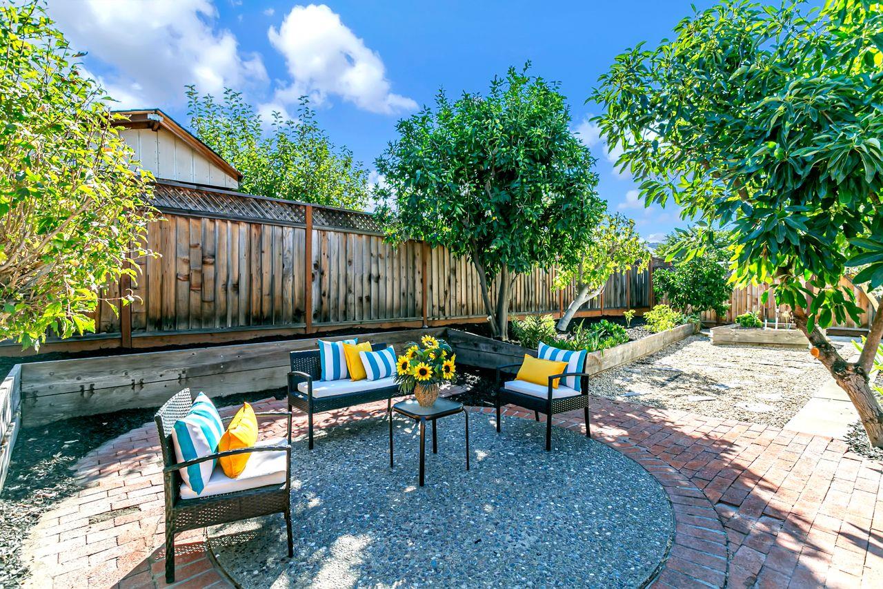 5998 Mohawk DR