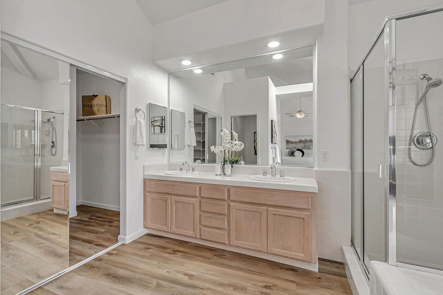 2122 Vizcaya Way
