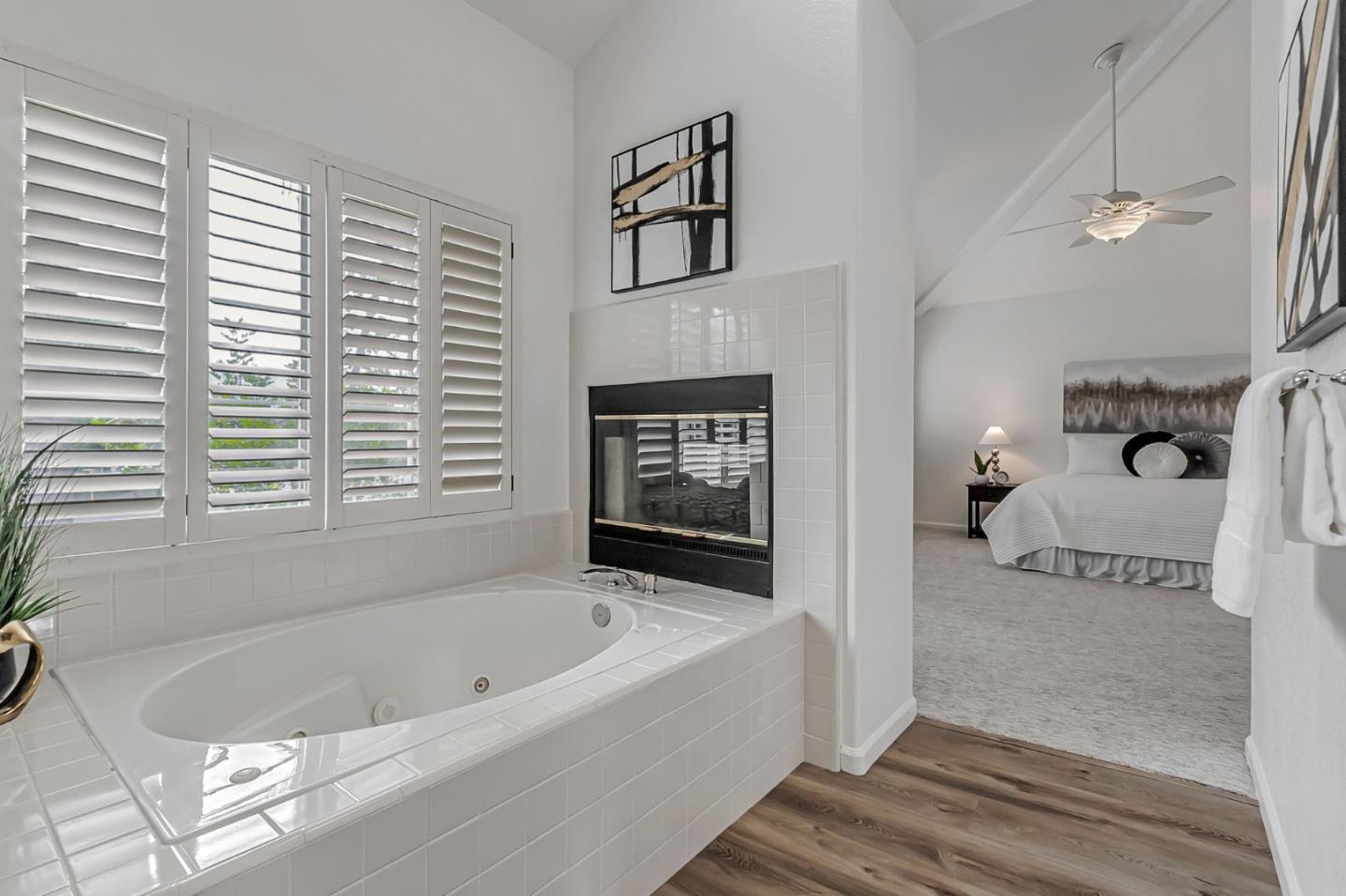 2122 Vizcaya Way