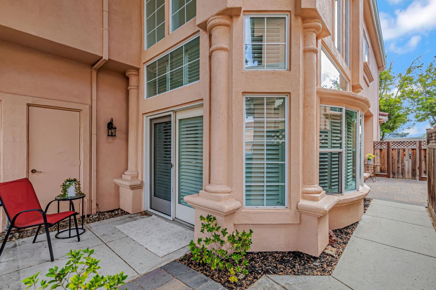 2122 Vizcaya Way