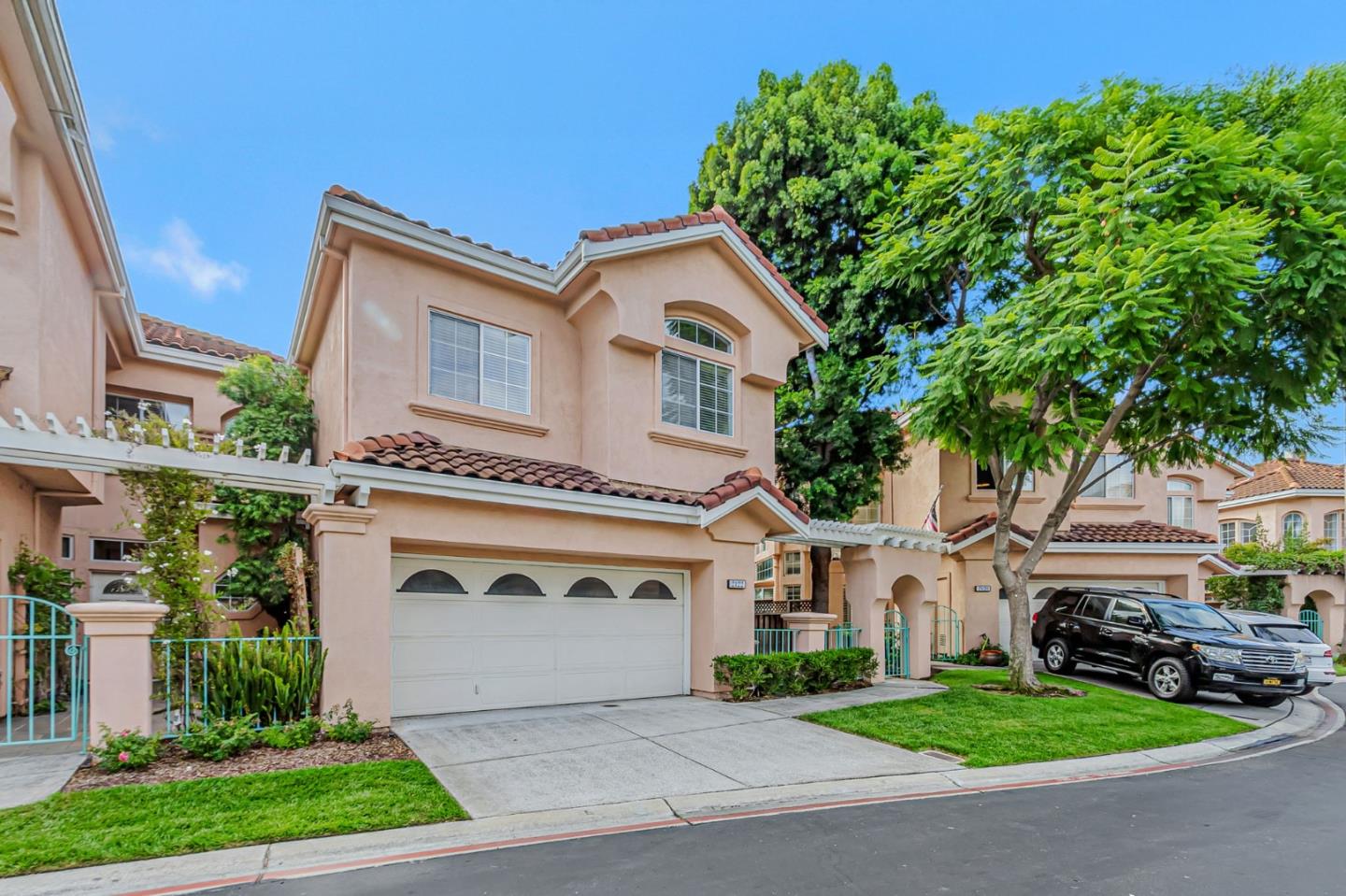 2122 Vizcaya Way
