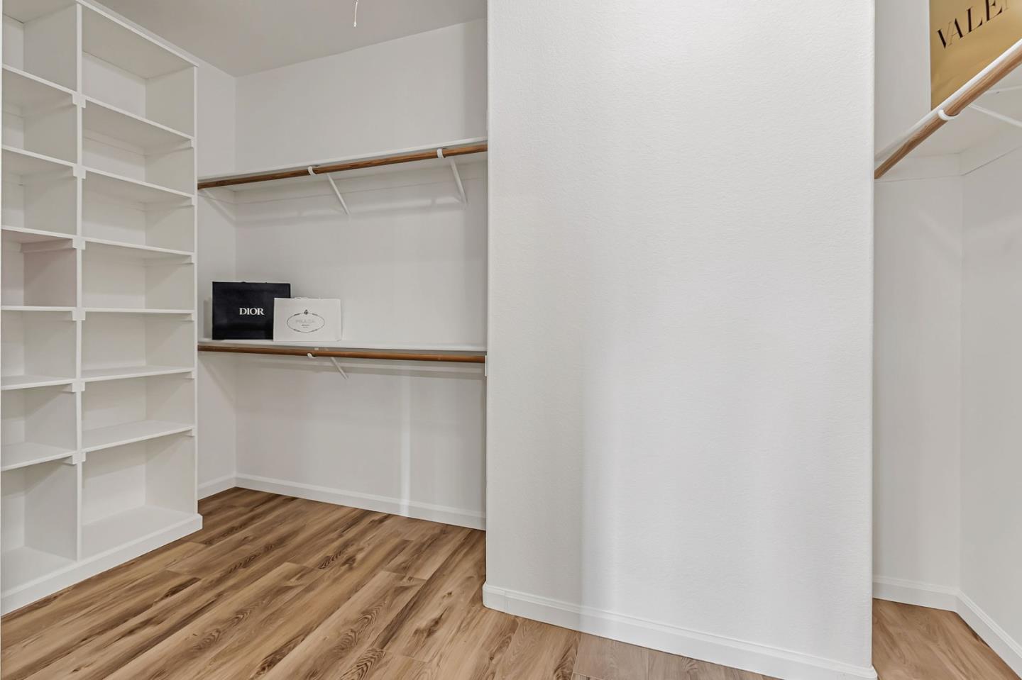 2122 Vizcaya Way