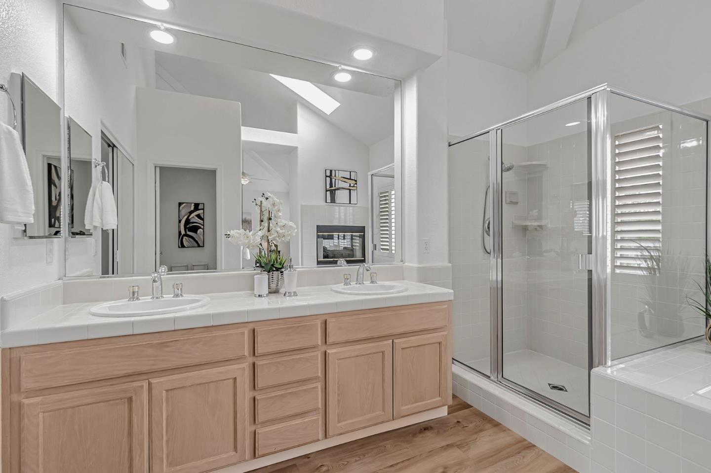 2122 Vizcaya Way