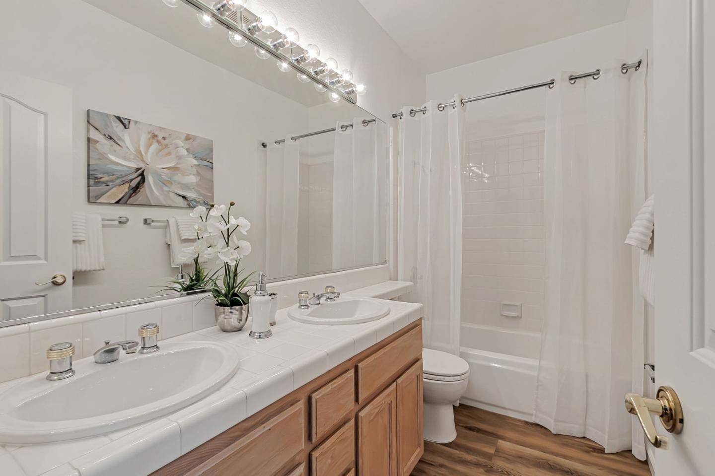 2122 Vizcaya Way