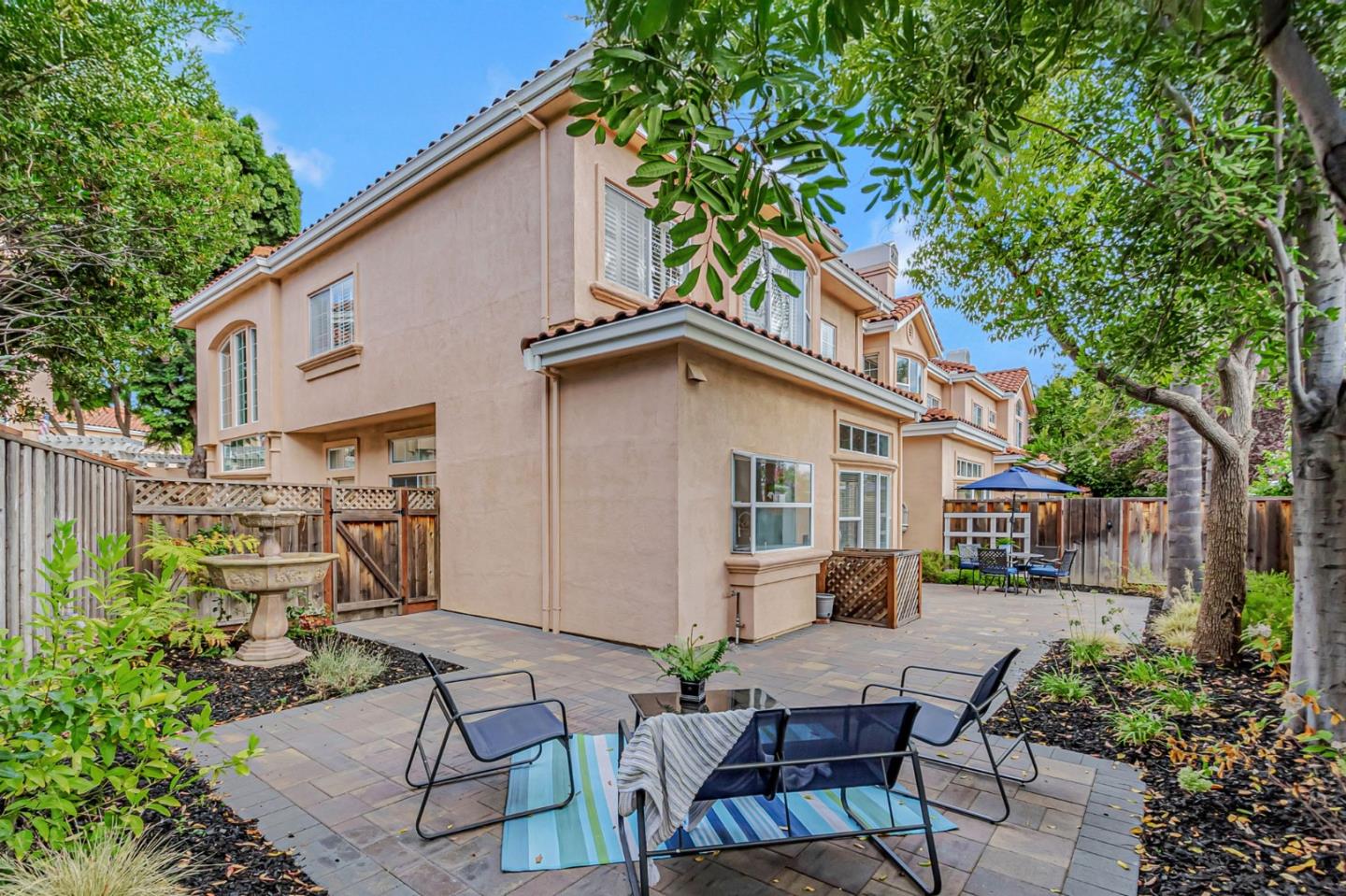 2122 Vizcaya Way