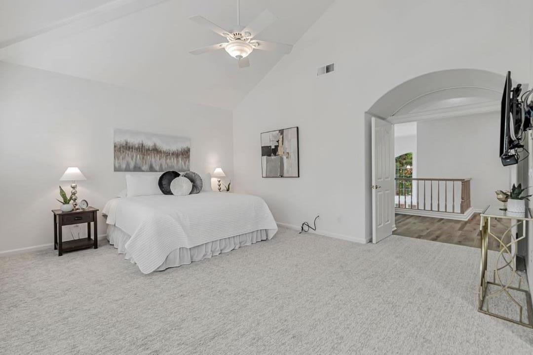 2122 Vizcaya Way