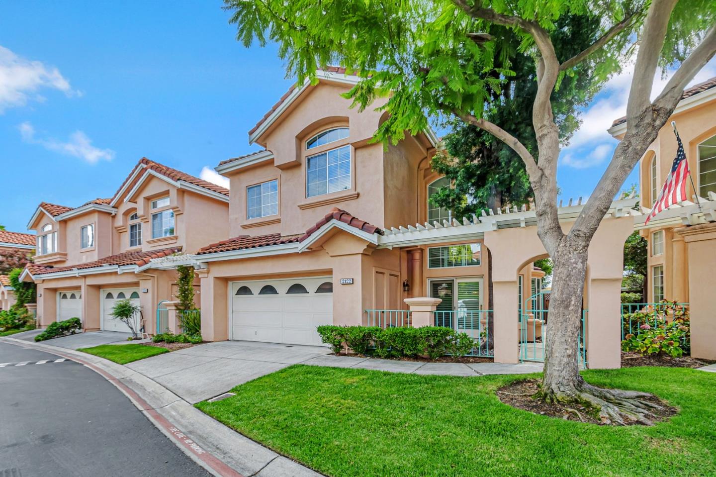 2122 Vizcaya Way