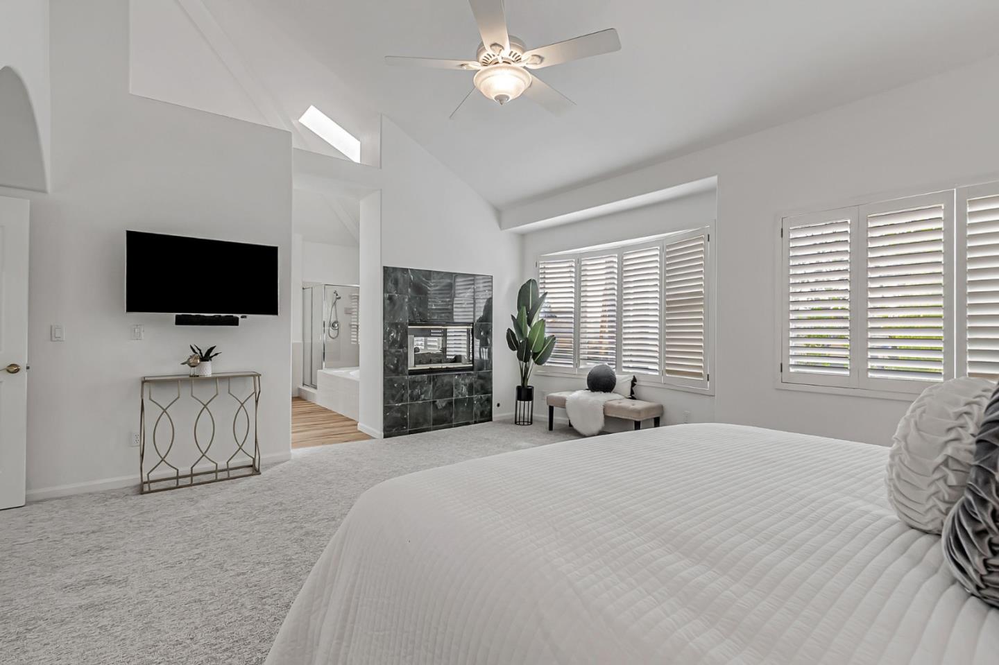 2122 Vizcaya Way