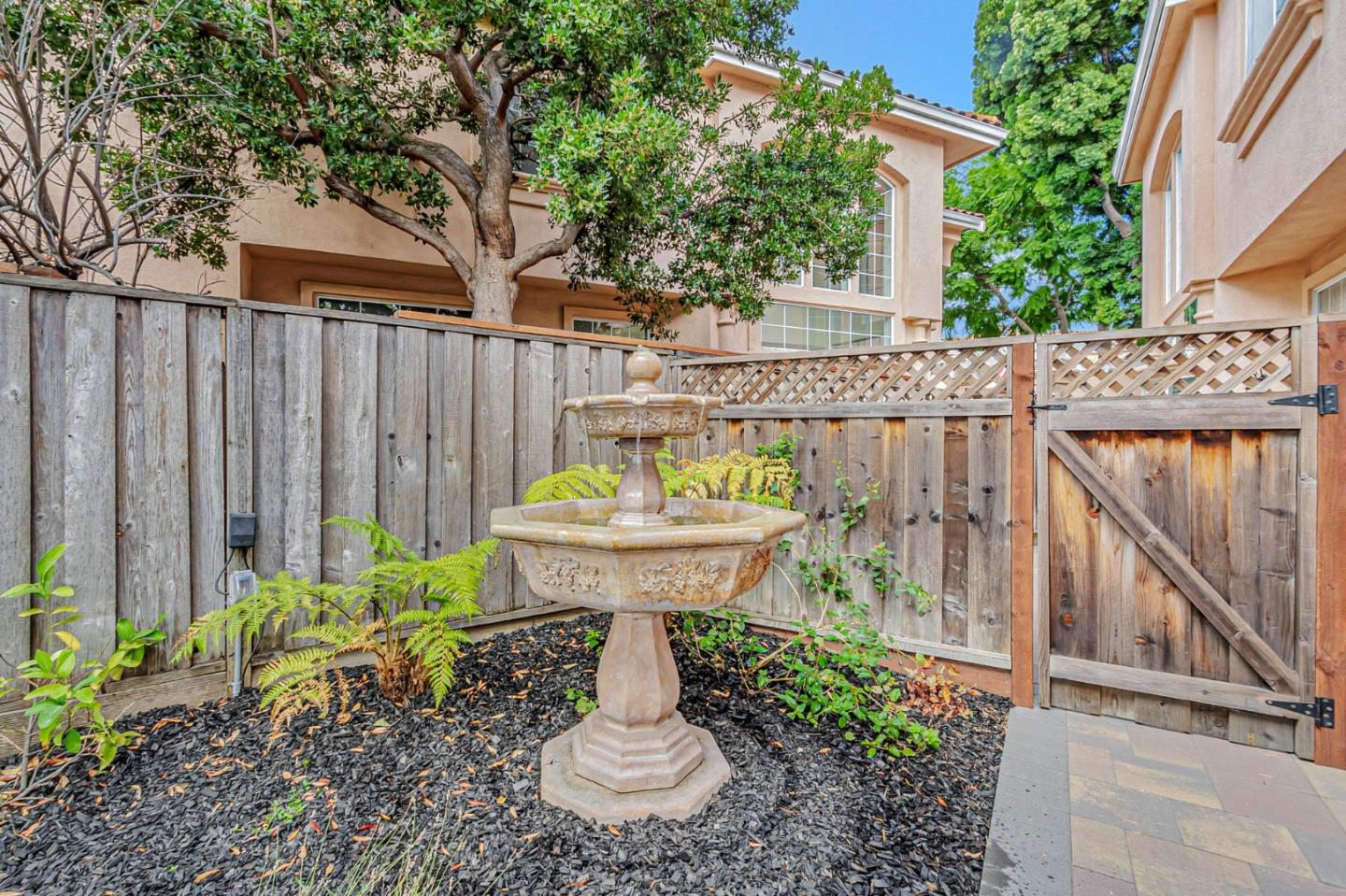 2122 Vizcaya Way