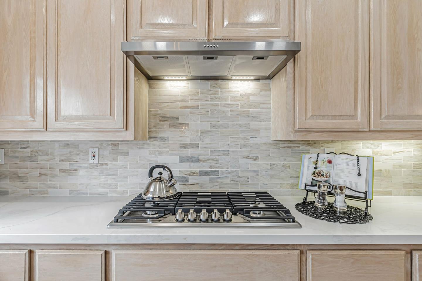 2122 Vizcaya Way