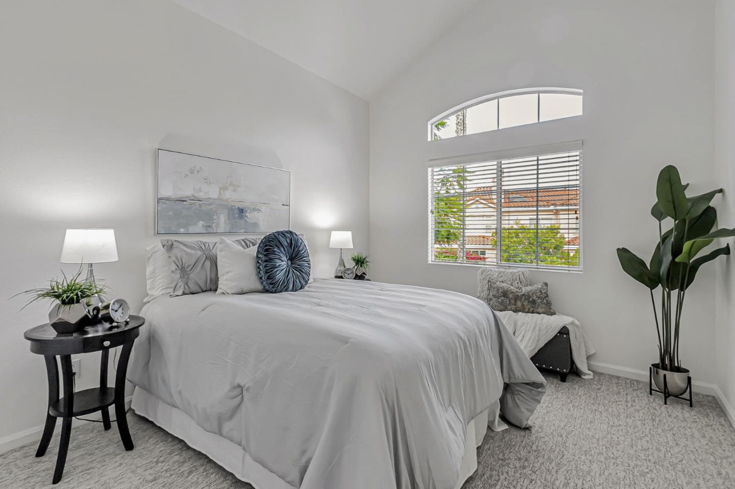 2122 Vizcaya Way
