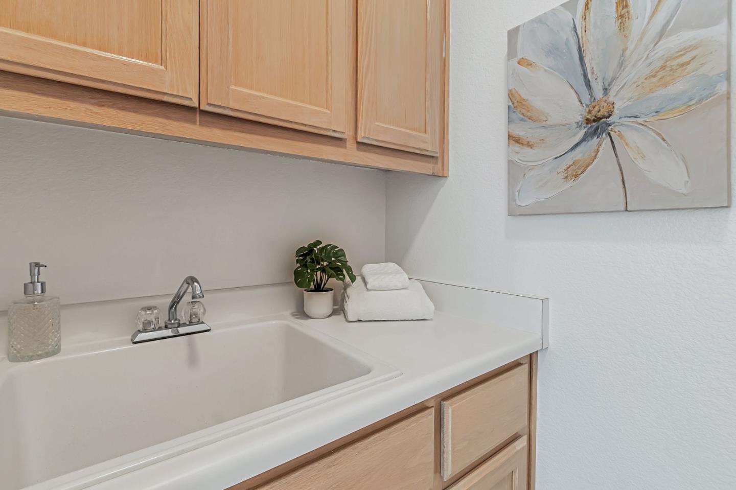 2122 Vizcaya Way