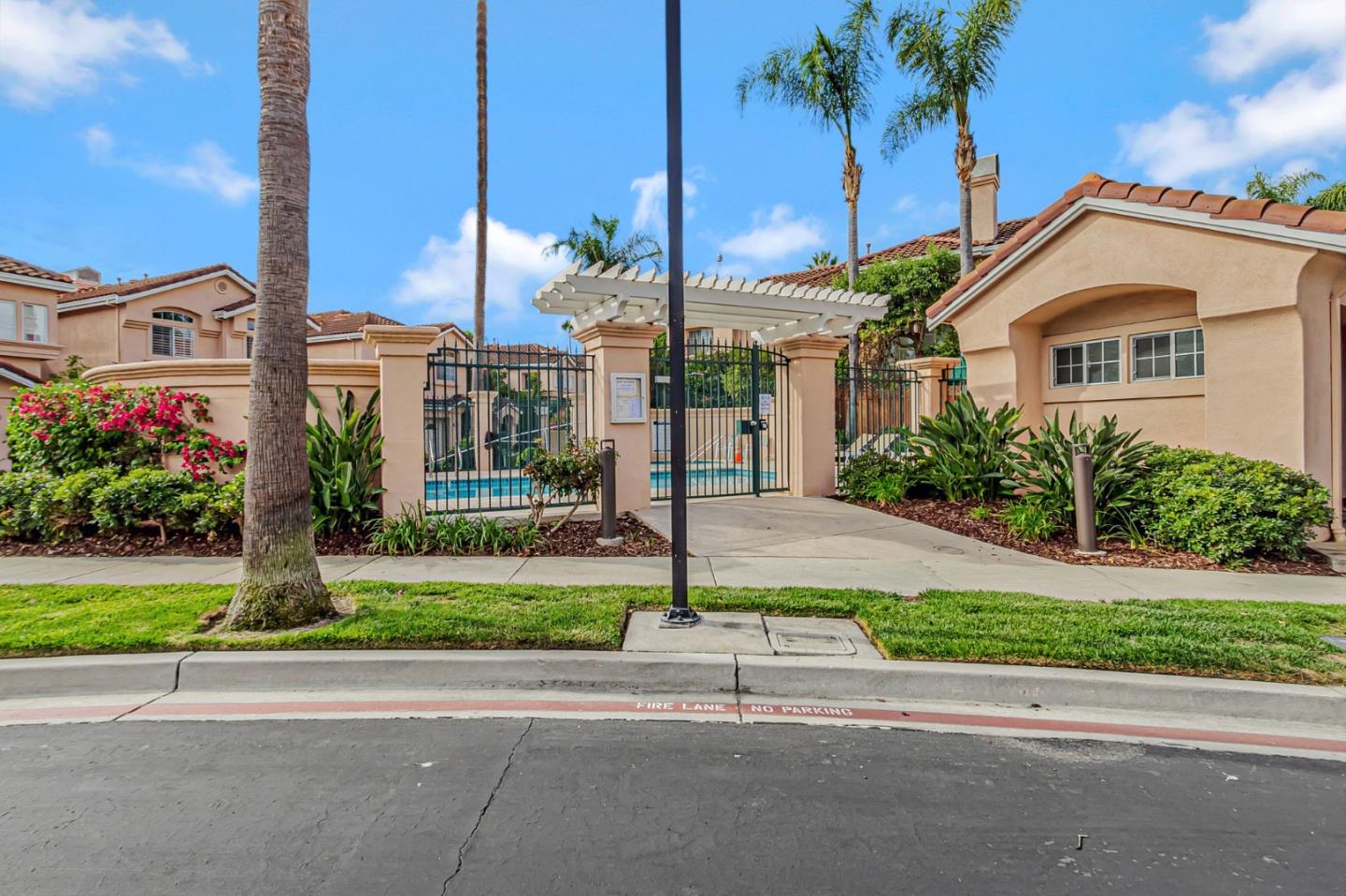 2122 Vizcaya Way